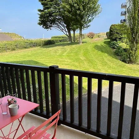 2 Pieces En Rez-de-chaussee Dans Avec Acces Direct A La Cabourg