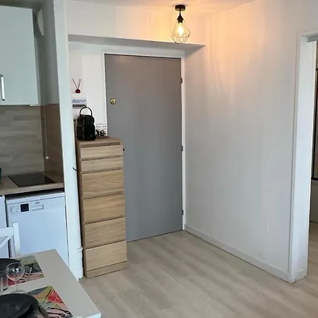 2 Pieces En Rez-de-chaussee Dans Avec Acces Direct A La Apartment