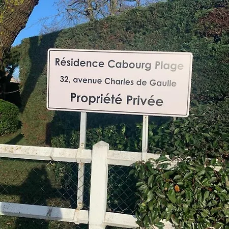 Apartment 2 Pieces En Rez-de-chaussee Dans Avec Acces Direct A La *