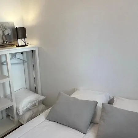 Apartment 2 Pieces En Rez-de-chaussee Dans Avec Acces Direct A La