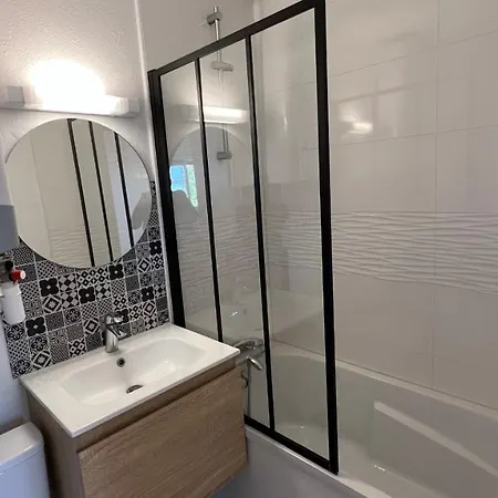 Apartment 2 Pieces En Rez-de-chaussee Dans Avec Acces Direct A La *