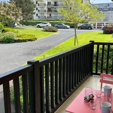 2 Pieces En Rez-de-chaussee Dans Avec Acces Direct A La