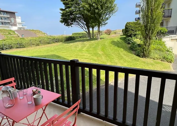 2 Pieces En Rez-de-chaussee Dans Avec Acces Direct A La Cabourg