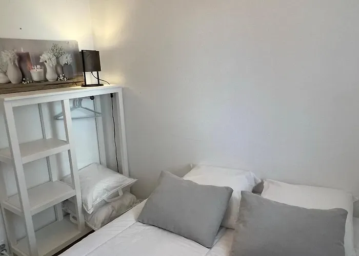 Διαμέρισμα 2 Pieces En Rez-de-chaussee Dans Avec Acces Direct A La