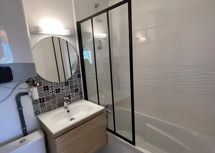 Διαμέρισμα 2 Pieces En Rez-de-chaussee Dans Avec Acces Direct A La *