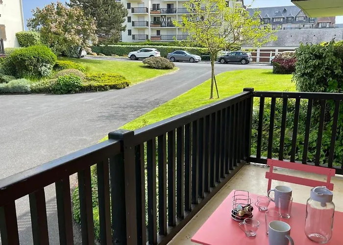 2 Pieces En Rez-de-chaussee Dans Avec Acces Direct A La